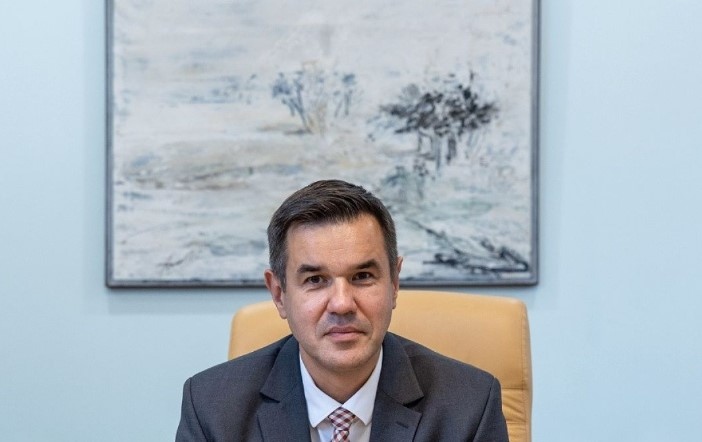 Министърът на икономиката и индустрията Никола Стоянов разпореди търговските представители